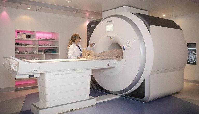 Neurofeedback ajuda pacientes com depressão a aumentar a autoestima reequilibrando circuitos cerebrais relacionados à culpa