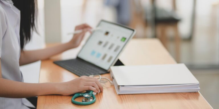 imagem de Webmeetings do IDOR promovem troca de experiências clínicas sobre a Covid-19