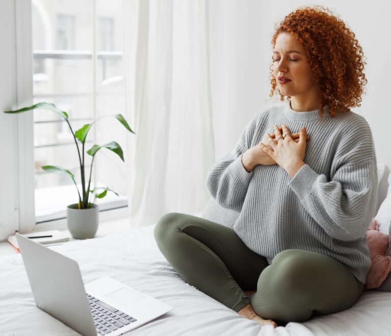 imagem de Em live, especialistas ensinam exercícios práticos de Mindfulness para preparar alunos para o ENEM