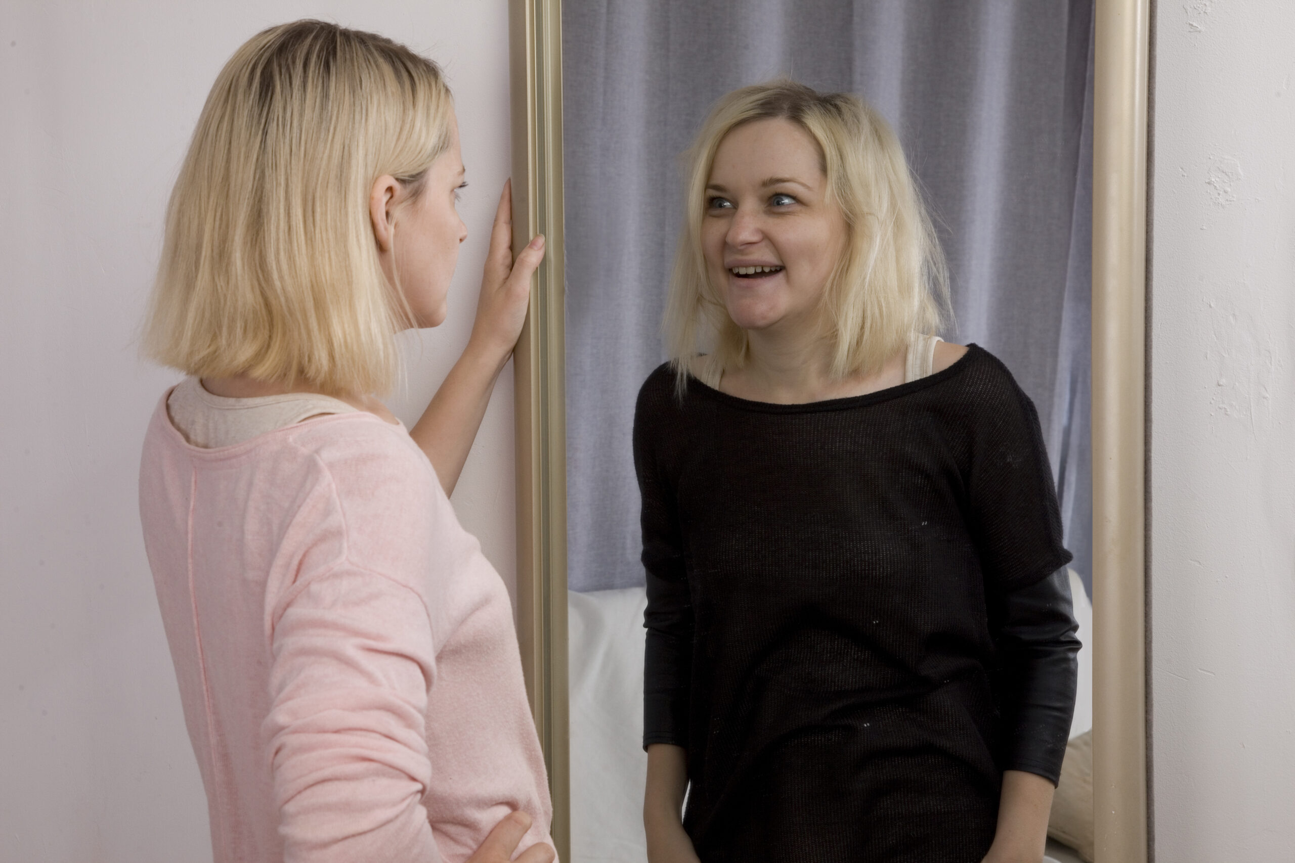 Medo irreal de se transformar em outras pessoas pode ser sintoma do TOC