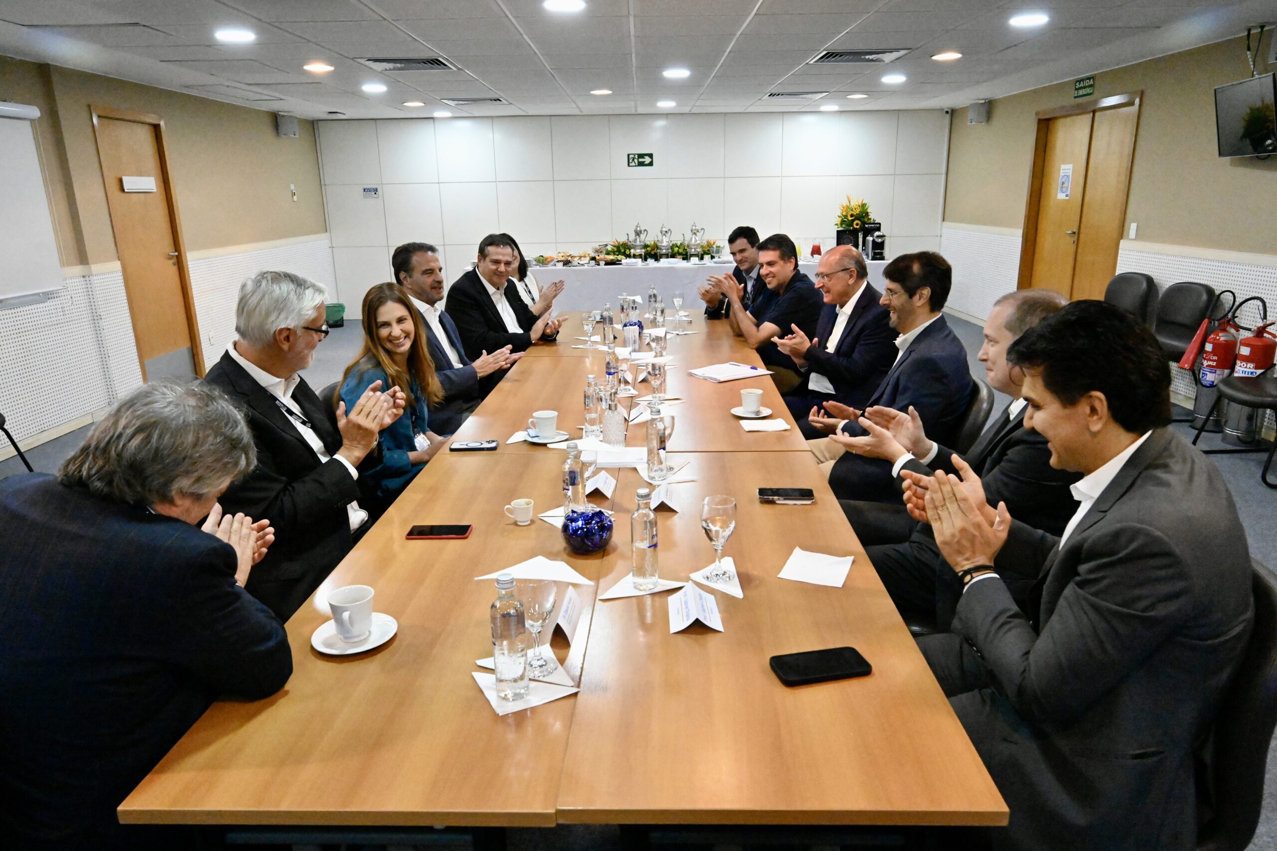 imagem de Visita Oficial: Vice-Presidente da República Conhece Atividades de Pesquisa no IDOR