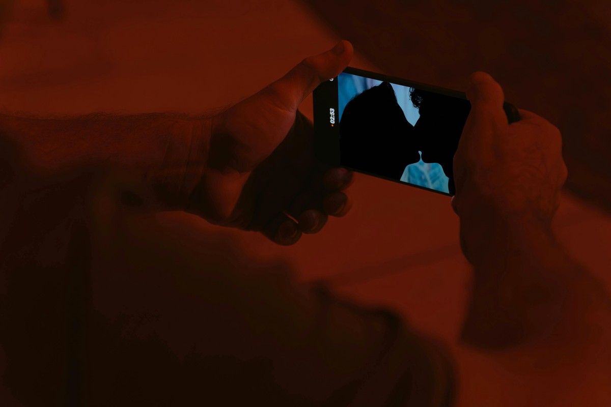 imagem de O Globo | Novo estudo mostra como o excesso de pornografia faz mal para a mente e o corpo