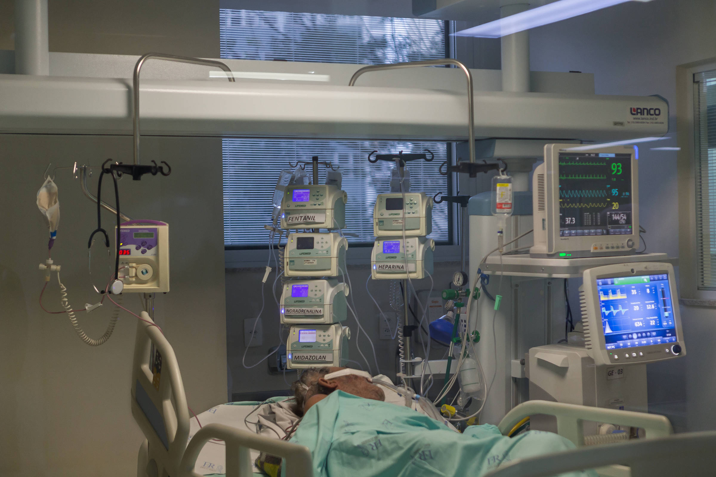 imagem de Folha de S. Paulo: Covid pode causar danos neurológicos em adultos, mostra pesquisa do IDOR